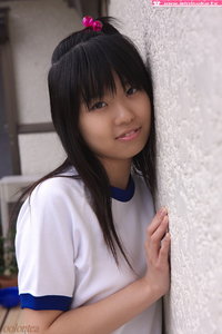 Isa Aoki (青木衣沙)