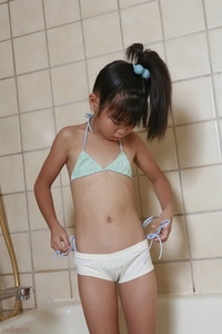 Ai Funaoka (船岡愛)