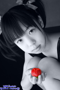 Nanako Niimi (新實 菜菜子)